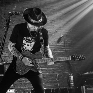 Jeremiah Johnson's advertises KSHE 95