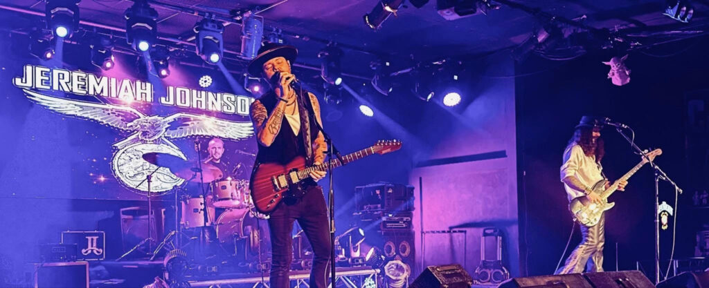 Jeremiah Johnson sings with one hand